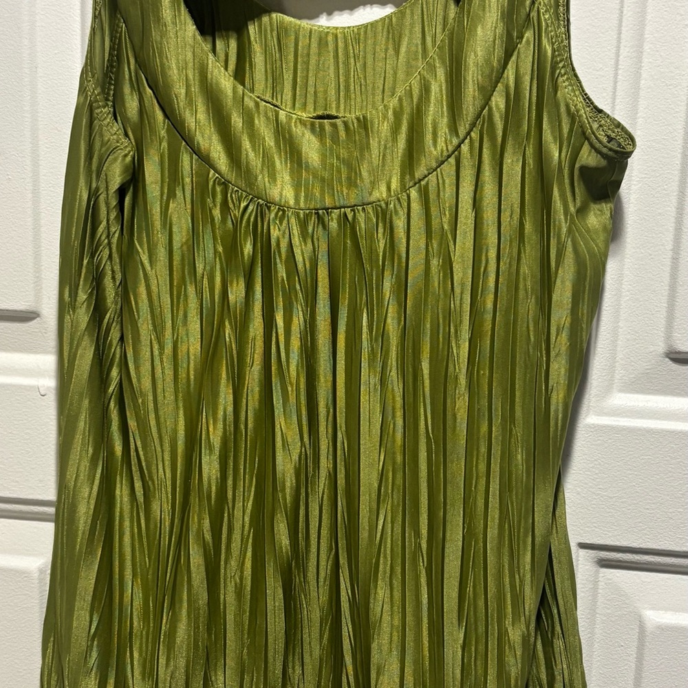 Green Sleeveless Women's Top - Picture 5 of 5